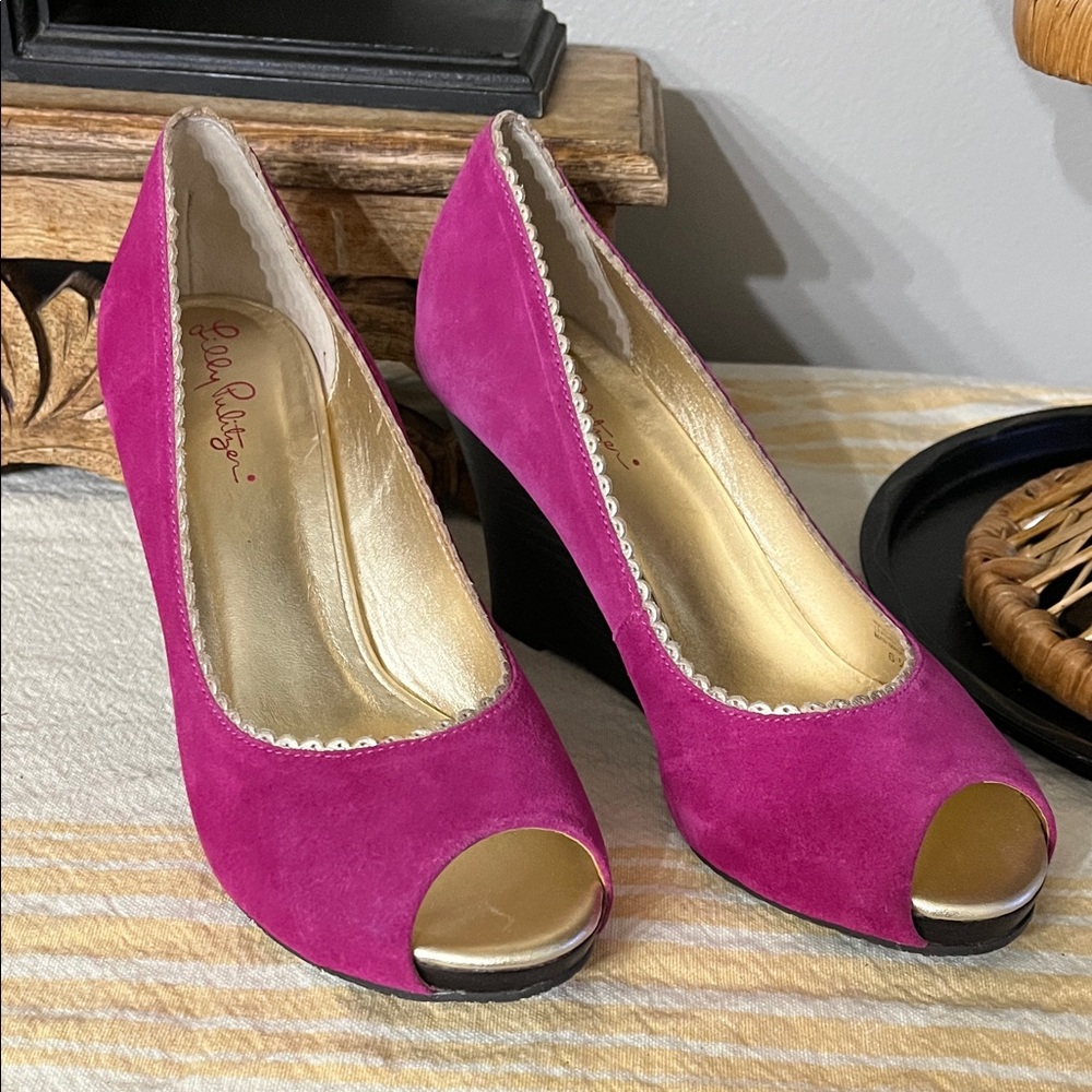 Lillypk Lilly Pulitzer Resort Chic wedge peep-toe  wedge pink suede/gold sz 6.5